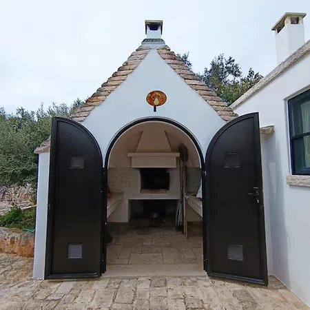 בית נופש Trullo Rocca Santa *