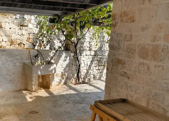 Trullo Rocca Santa 度假居 奥斯图尼